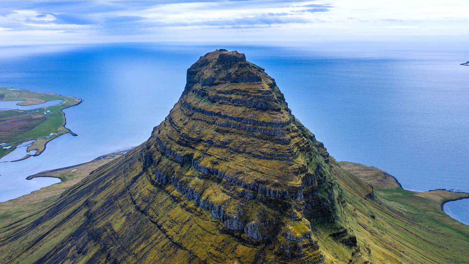 Kirkjufell mountain: EastWest post blog Kirkjufell mountain